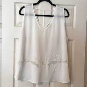 Womens Sleeveless Ivory Crepe V-Neck Top w/Eyelet & Embroidered Embellishment 3X